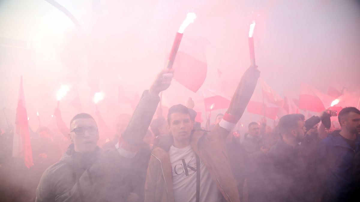 Fotky: Varšavu ochromil pochod nacionalistů